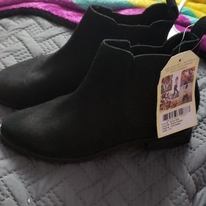Toms Nwt Ella Black Suade Booties (7.5)